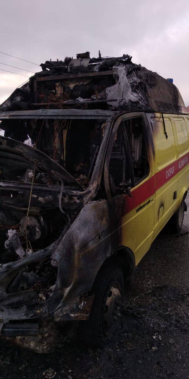 Рядом с Красавинским мостом загорелась машина скорой помощи