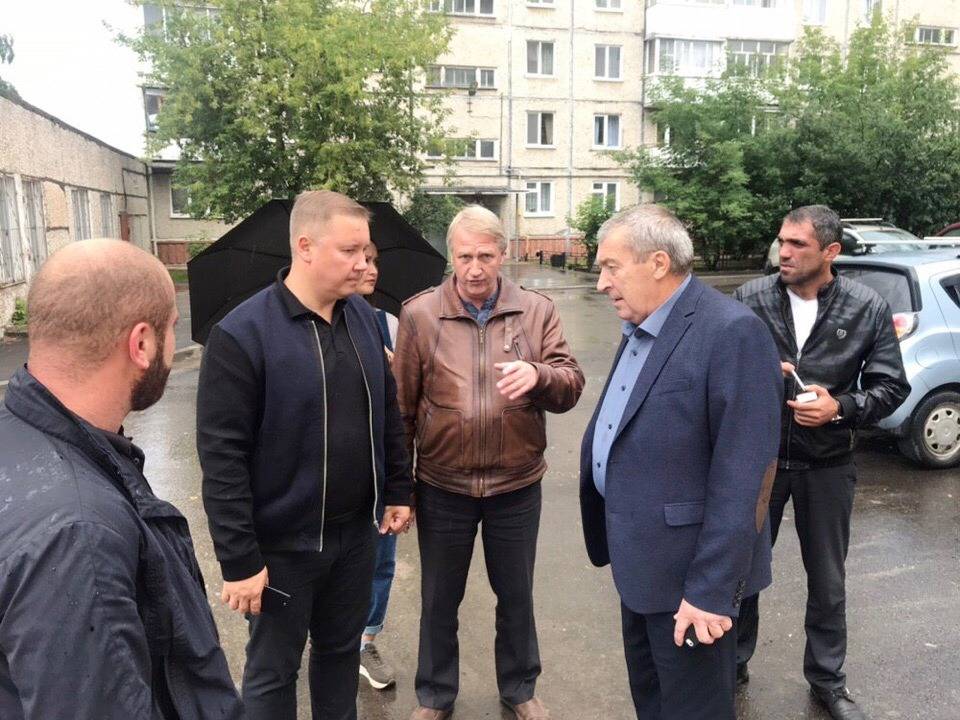 ​В Орджоникидзевском районе преобразят 12 дворов