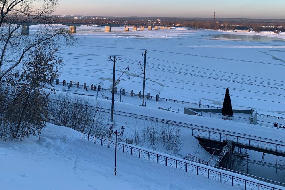 ​В Перми из-за потепления временно закрылись каток на набережной Камы и парк на эспланаде