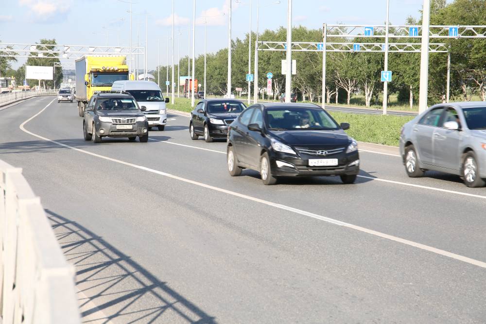 В Перми мусоровоз врезался в легковой автомобиль