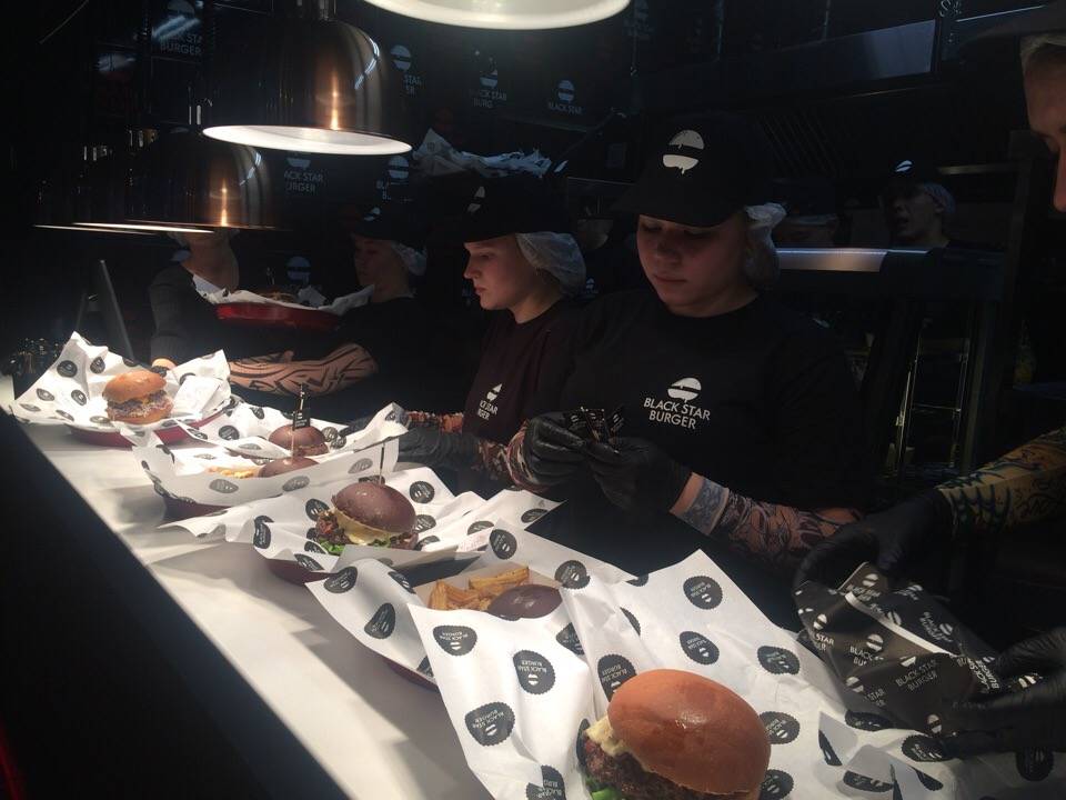 Сотрудники Black Star Burger в Перми пожаловались на невыплату зарплаты