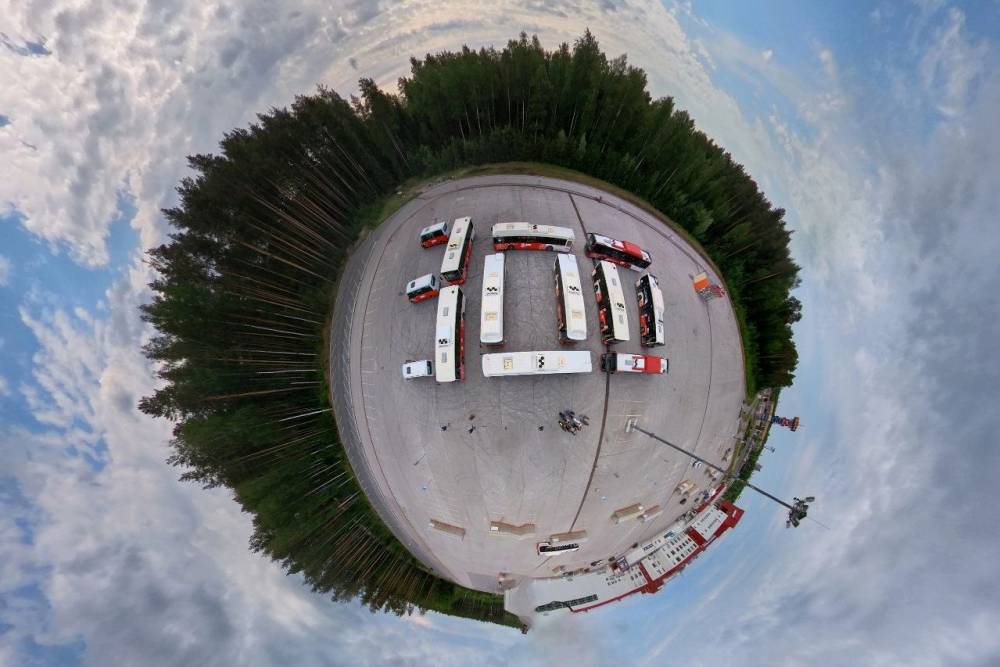 ​В Перми автобусы выстроились в число 300 в честь юбилея города 