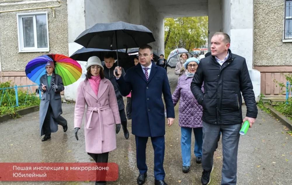 Глава Перми Эдуард Соснин провел пешую инспекцию в микрорайоне Юбилейный