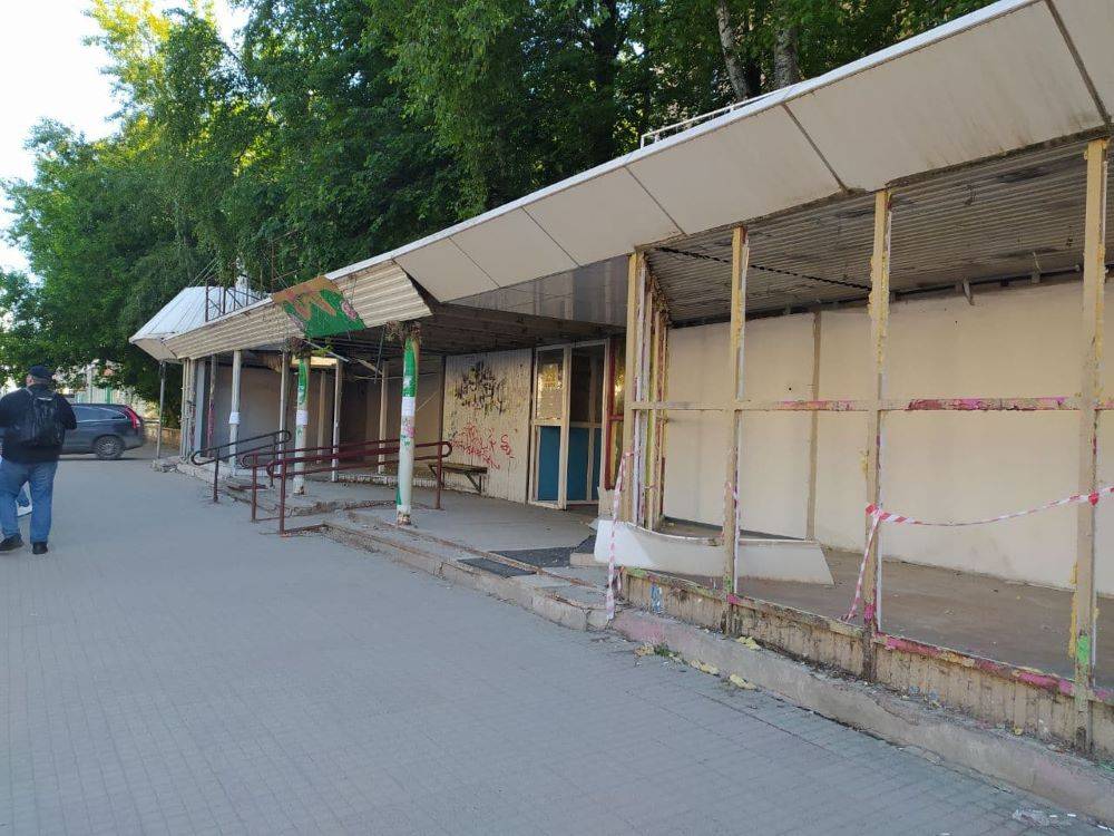 В Перми сносят торговые павильоны на Комсомольском проспекте