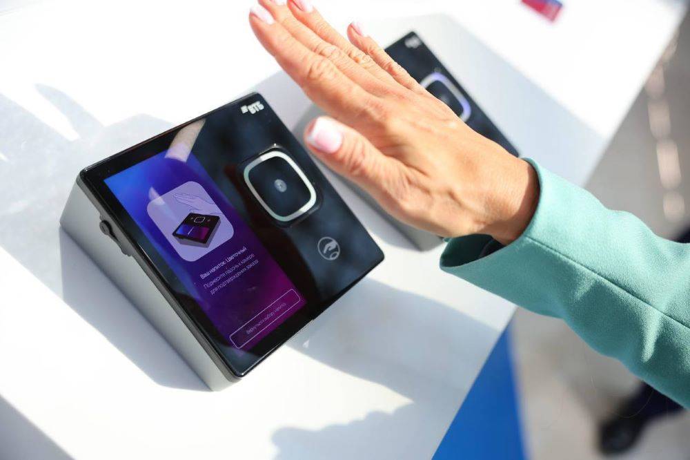 Клиенты ВТБ смогут принимать оплату по ладони