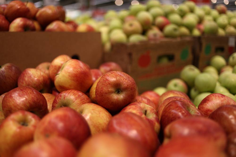 В Перми уничтожили 352 кг санкционных яблок