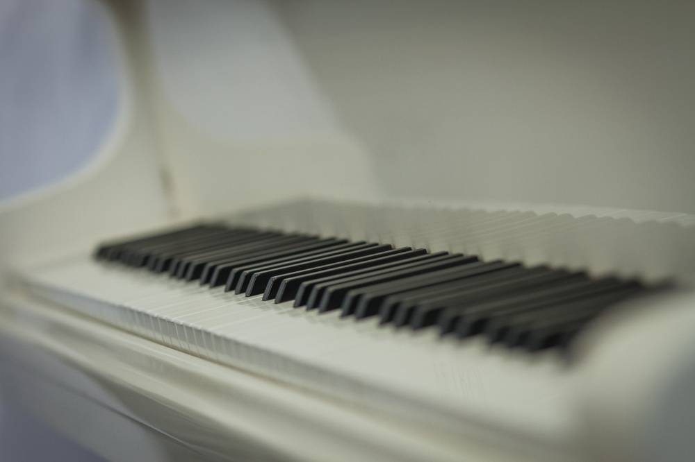 ​В пермском аэропорту «Большое Савино» вновь появился белый рояль 