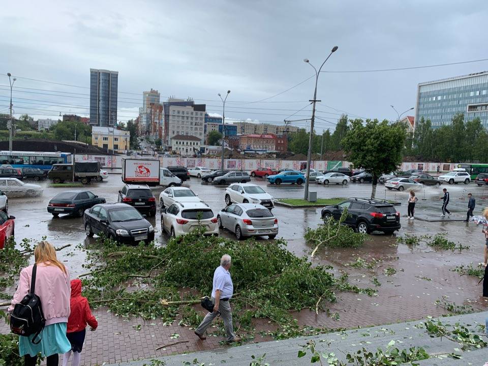 ​В Перми сохраняется режим повышенной готовности после урагана