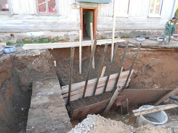 Жителей многоквартирного дома в Заостровке эвакуировали после провала грунта