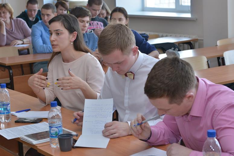 При поддержке «ЛУКОЙЛА» в Прикамье прошли студенческие дебаты на тему экологичности добычи нефти