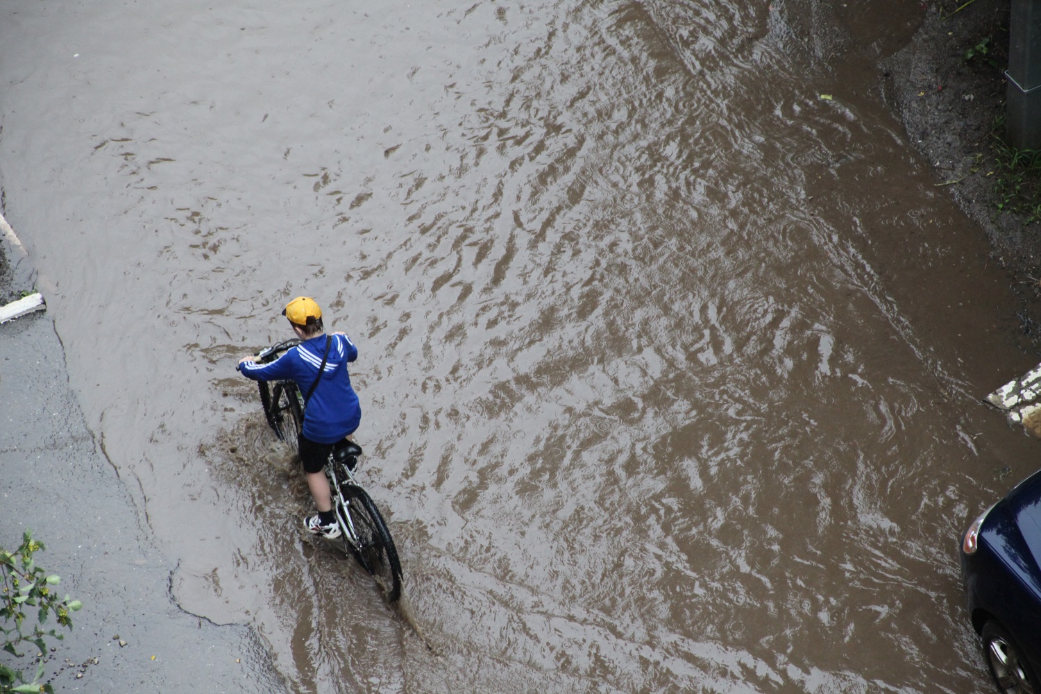 Центр Перми вновь затопило после короткого ливня