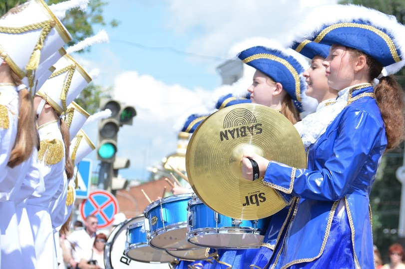 Пермь – родина единорогов. Карнавальное шествие в честь Дня города собрало реальных и мифических персонажей