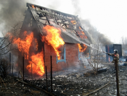 ​В поселке Ильинский два человека погибли во время пожара