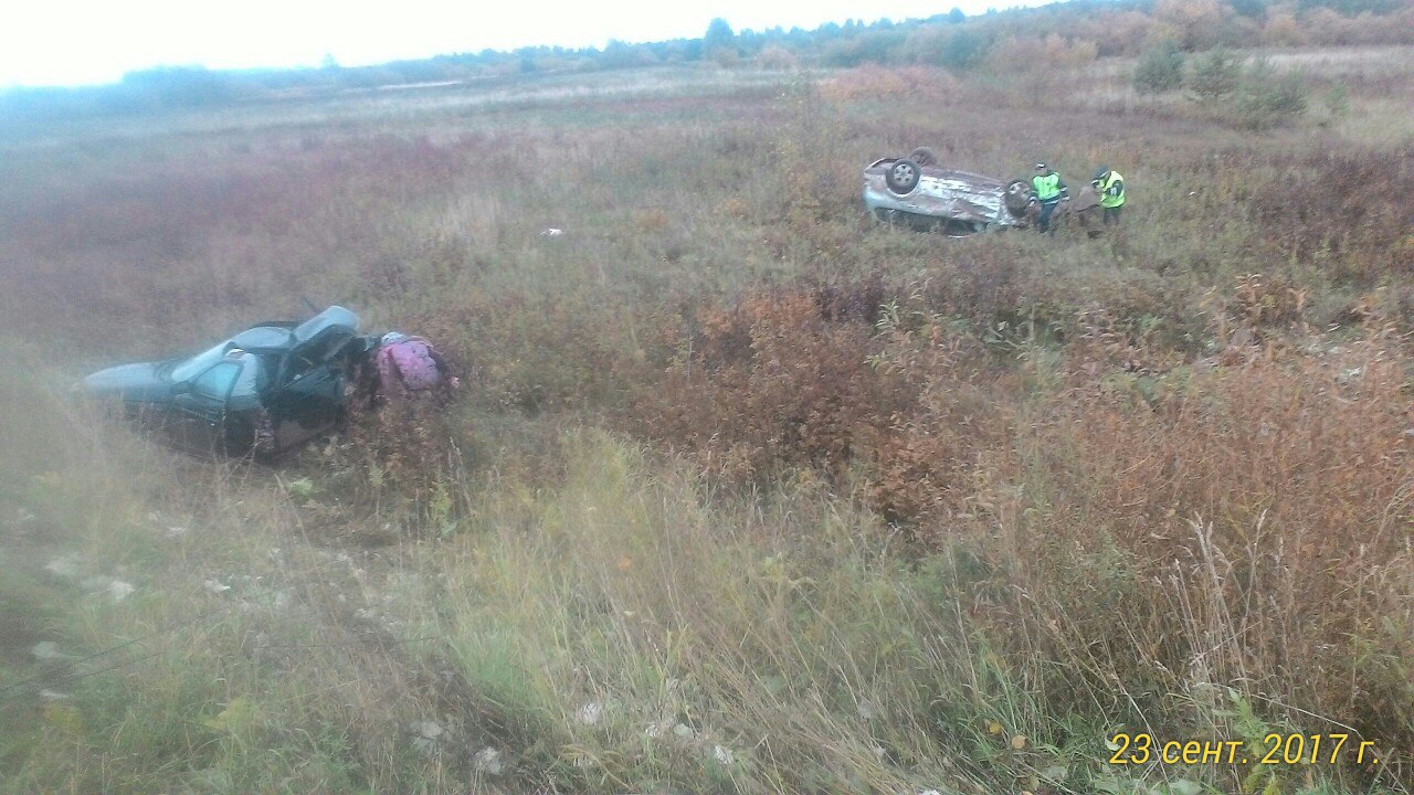 ​В Прикамье водитель иномарки врезался в припаркованное авто и погиб