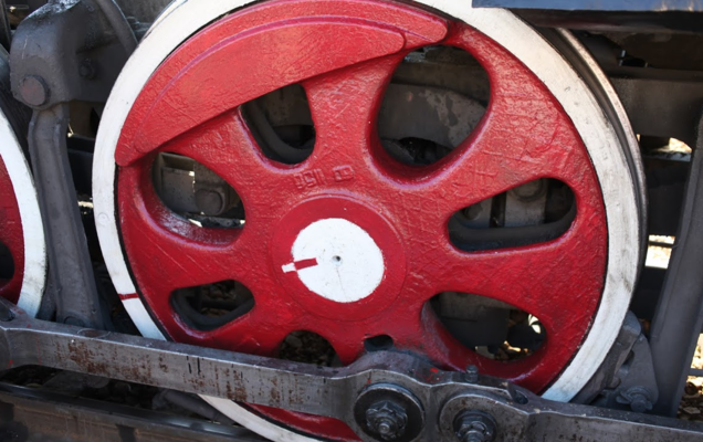 ​В Прикамье на время остановилось движение поездов из-за запаха газа