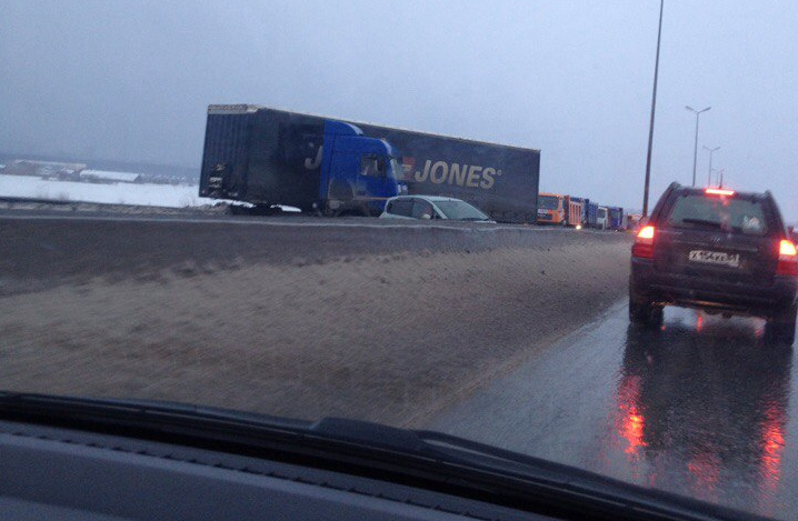 Утром на Западном обходе образовалась пробка из-за ДТП
