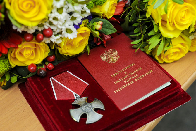 Виктор Басаргин вручил награды родителям пермских военнослужащих, геройски погибших при исполнении служебного долга