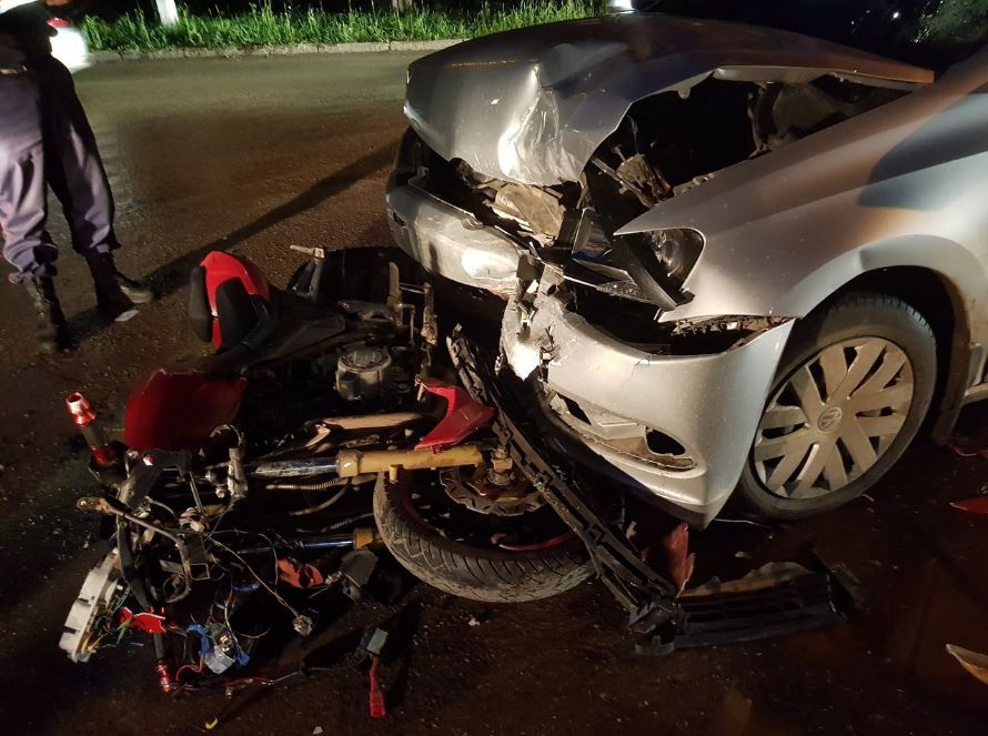 При столкновении автомобиля и мотоцикла пострадал мотолюбитель без водительских прав