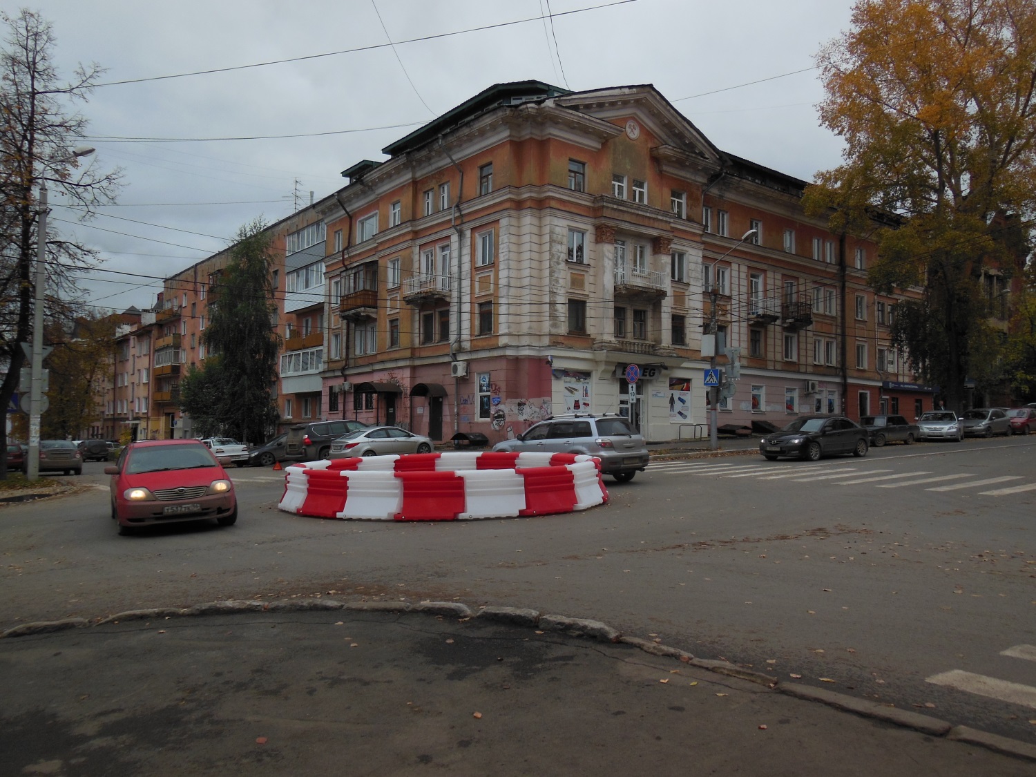 Безопасность превыше всего: на перекрестке улиц Советская и 25 Октября заработало мини-кольцо