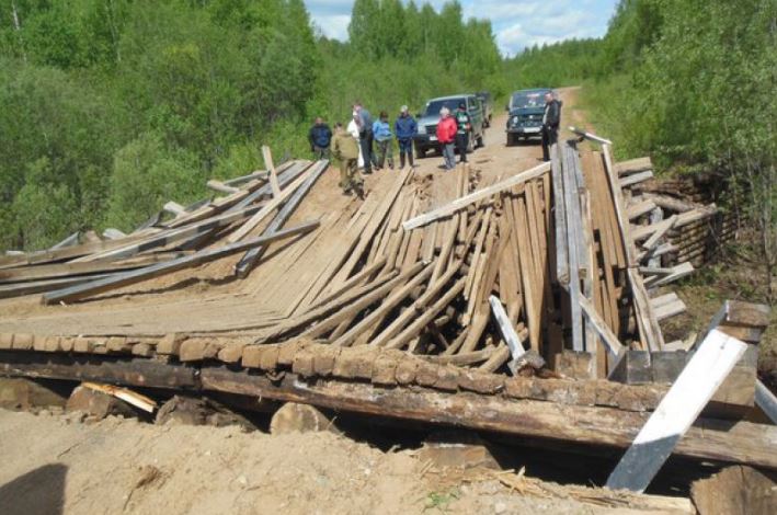 В Пермском крае рухнул деревянный мост