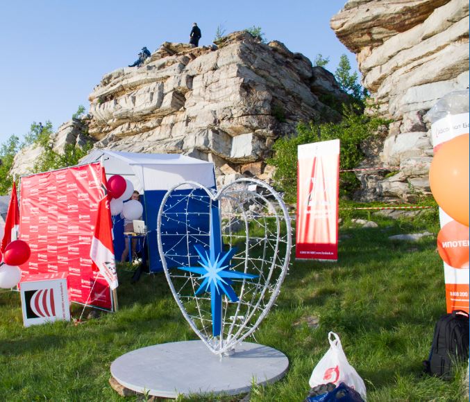 Дарим любовь: «УЗПМ» о площадке для фотосессий на фестивале «Тайны горы Крестовой»