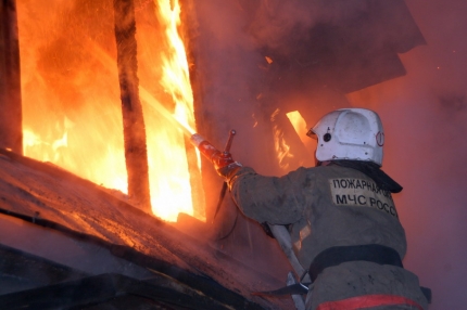За сутки сотрудники краевого МЧС спасли на пожарах четырех человек
