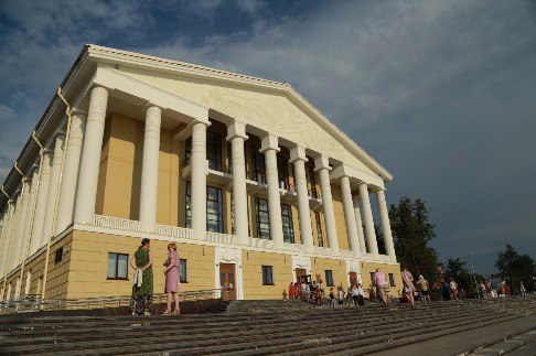 «ЛУКОЙЛ» в Пермском крае подарил жителям Удмуртии и Прикамья концерты с участием известных оперных певцов