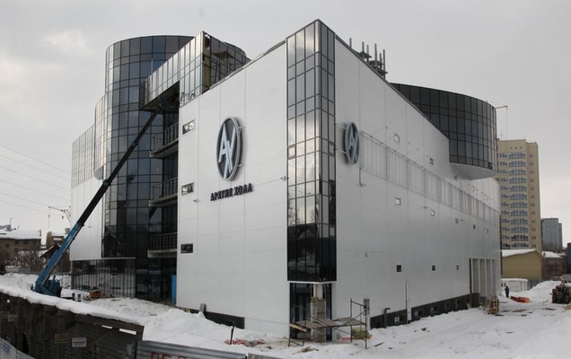 ​В торговом центре «Арктик-холл» появится детский парк с катком, батутом и скалодромом