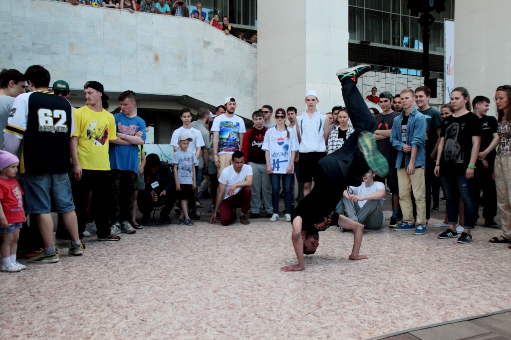 Фестиваль «Ночи-Ночи» в Перми открылся танцами на площади и выставкой 18+