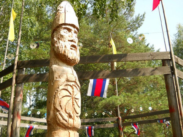 В Еловском районе пропали деревянные скульптуры языческих богов