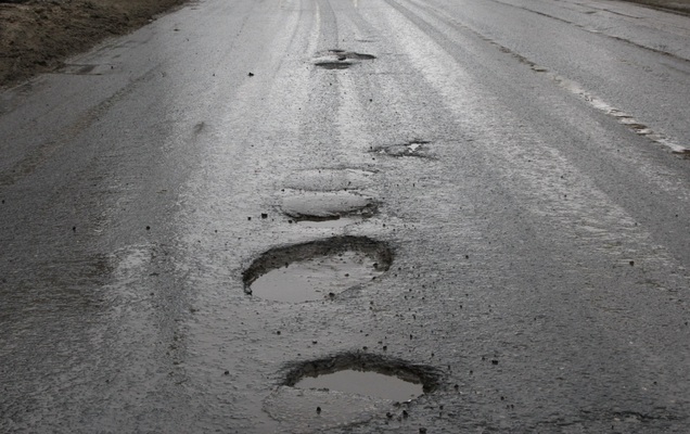 В мэрии планируют заключить контракты на ремонт дорог в Перми до 1 мая