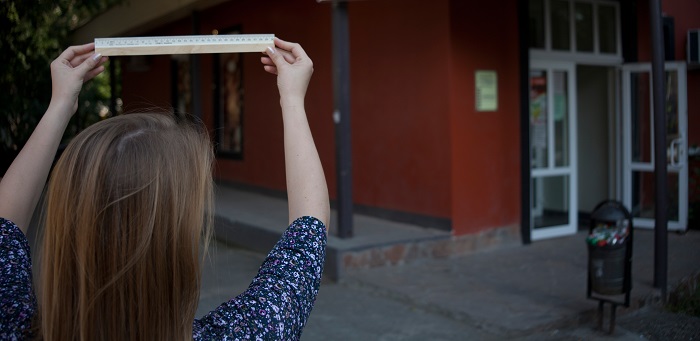 На равном расстоянии