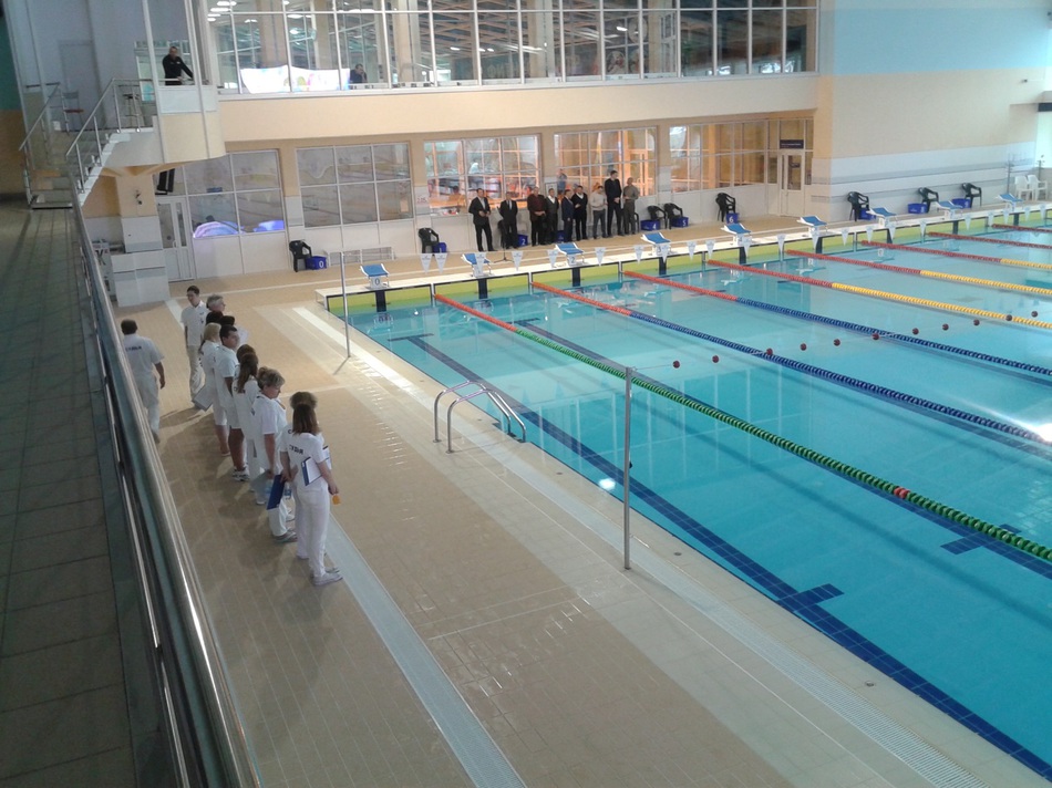 В «Олимпии» на соревнованиях по плаванию среди подростков разыграли 20 комплектов медалей