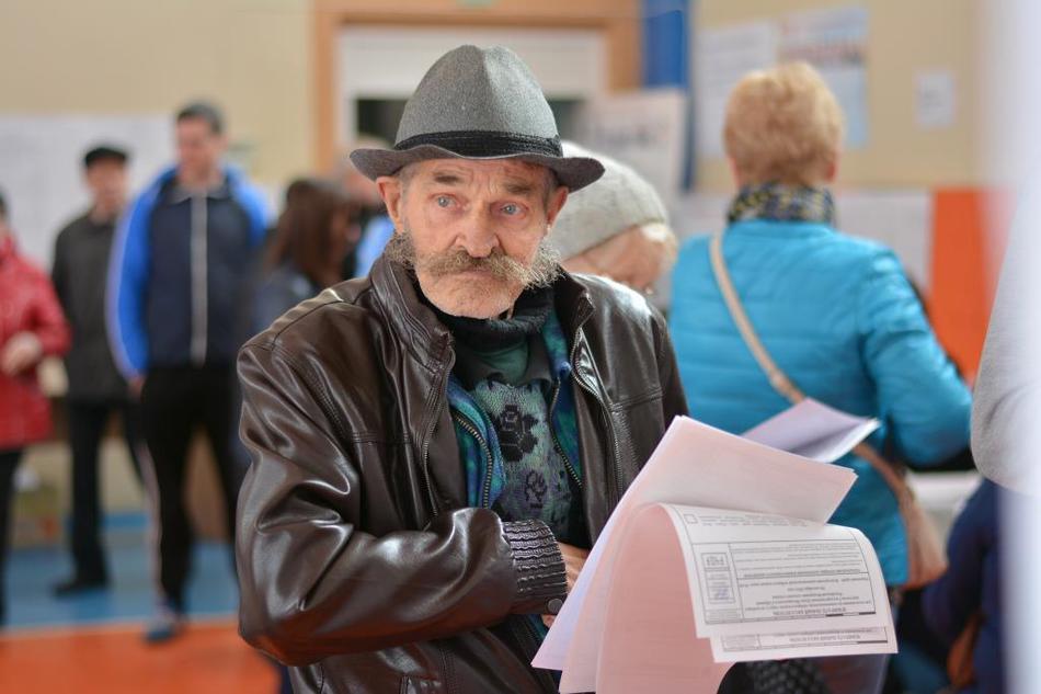 У чаши демократии