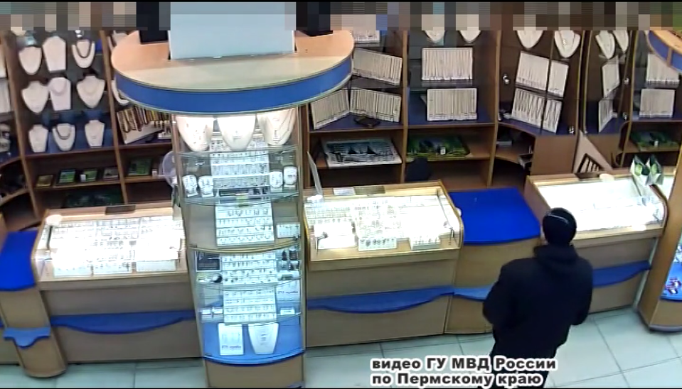 ​В Прикамье продавец ювелирного магазина предотвратила ограбление торговой точки
