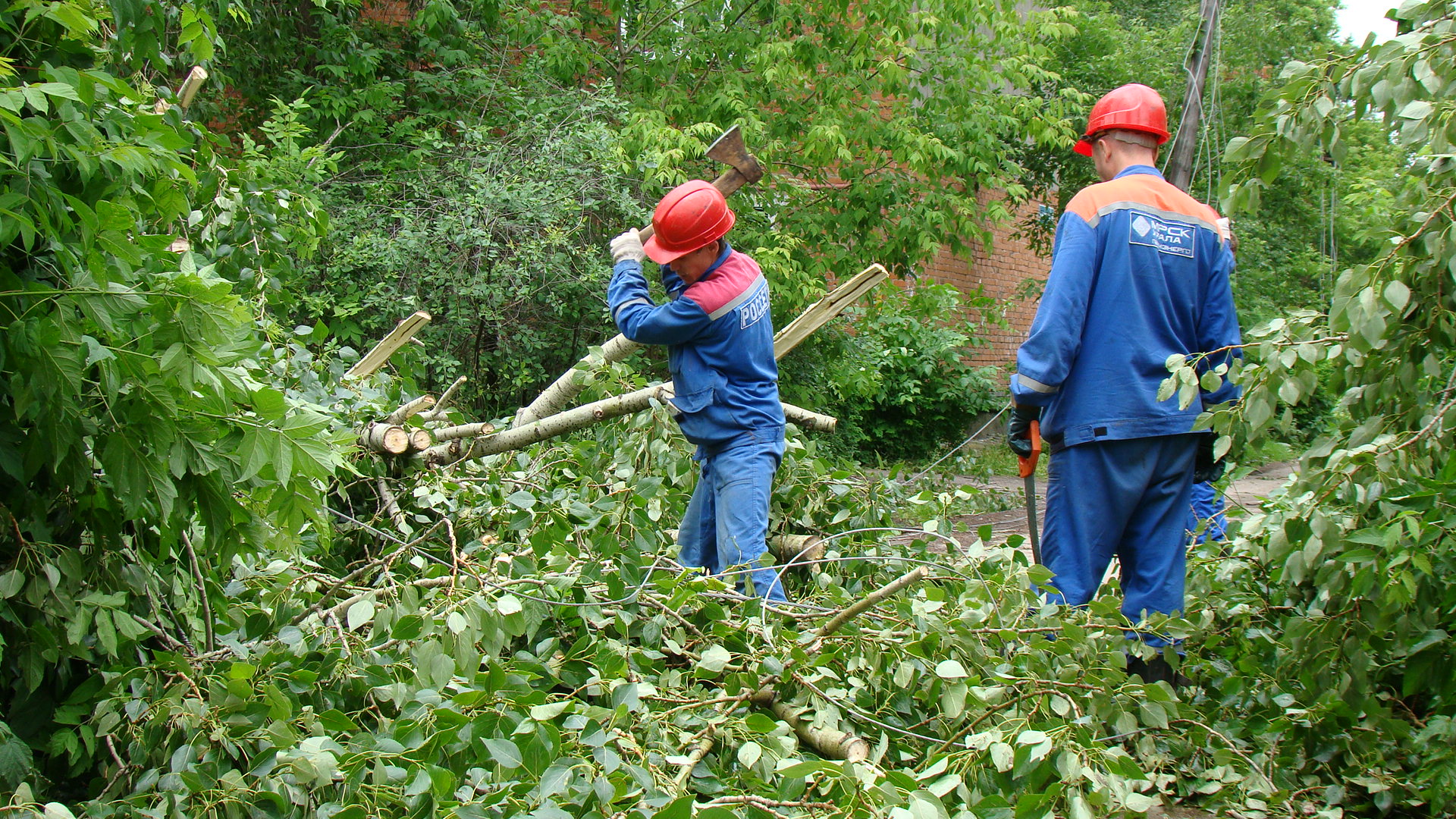Подача электроэнергии в пострадавшие от грозы районы Прикамья частично восстановлена
