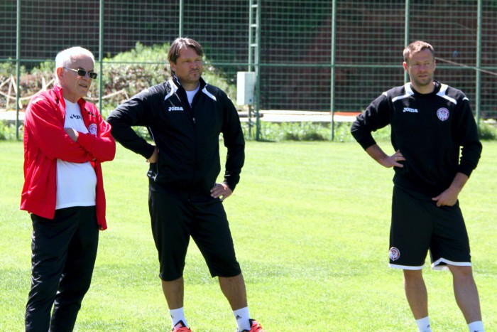 Гаджи Гаджиев и его тренерский штаб продолжат работу с «Амкаром» до 2017 года