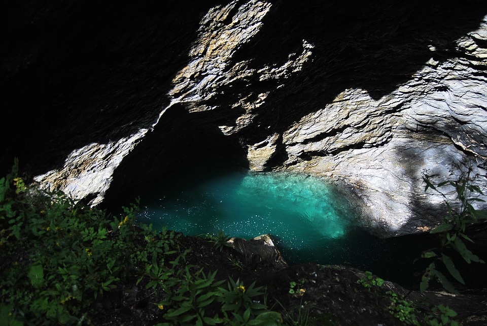 В Абхазии спасли пермских туристов, застрявших в каньоне