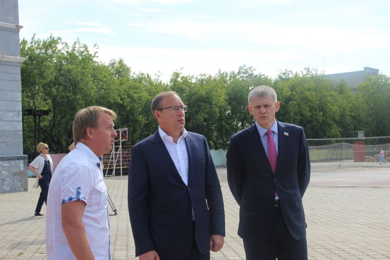 Власти Перми проинспектировали место строительства бассейна в Кировском районе