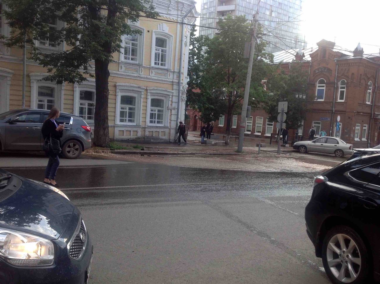 На перекрестке улиц Пермской и Газеты Звезда потоп