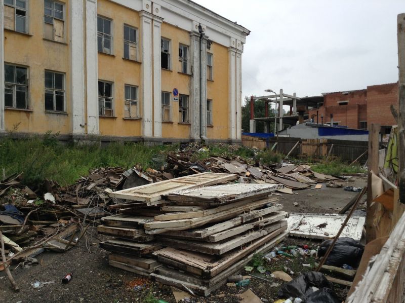 Около Речного вокзала ликвидировали незаконную свалку мусора