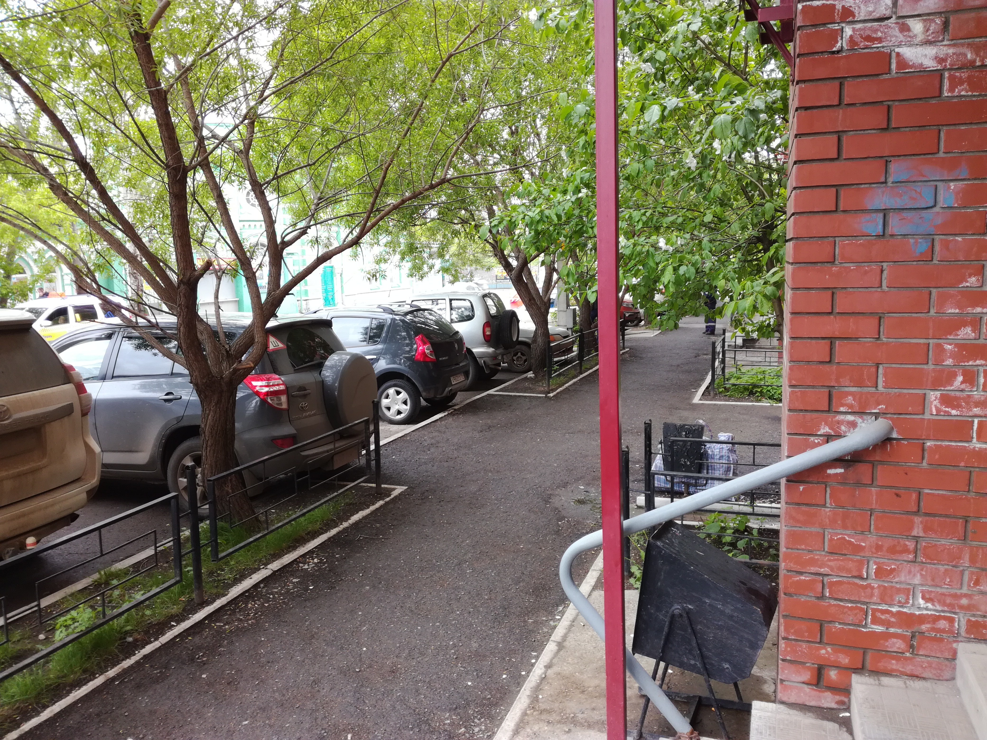 В центре Перми полиция оцепила жилой дом из-за подозрительной сумки