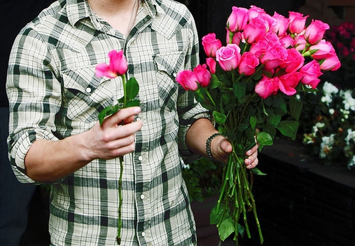 В Перми мужчина с пистолетом ограбил цветочную лавку