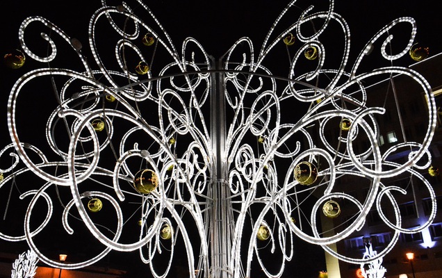 В Перми к новому году устанавливают светодиодные деревья