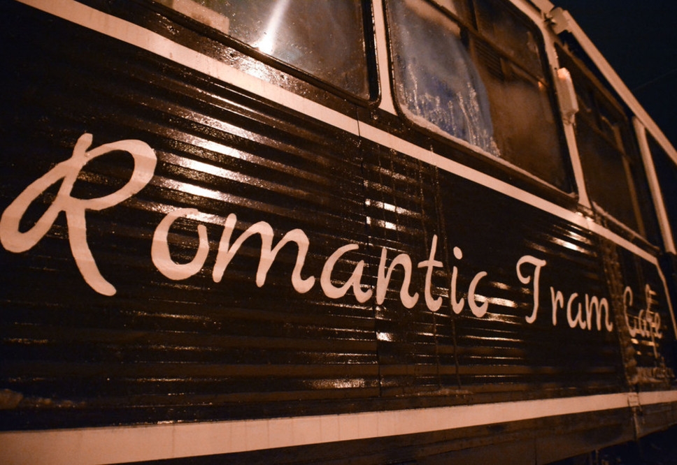 Конец цвета: в Перми трамвай-кафе перекрасят из темно-коричневого в красно-желтый цвет