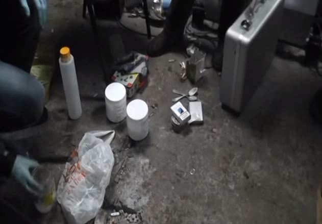 В микрорайоне Вышка-2 наркоторговцы организовали амфетаминовую лабораторию в гараже
