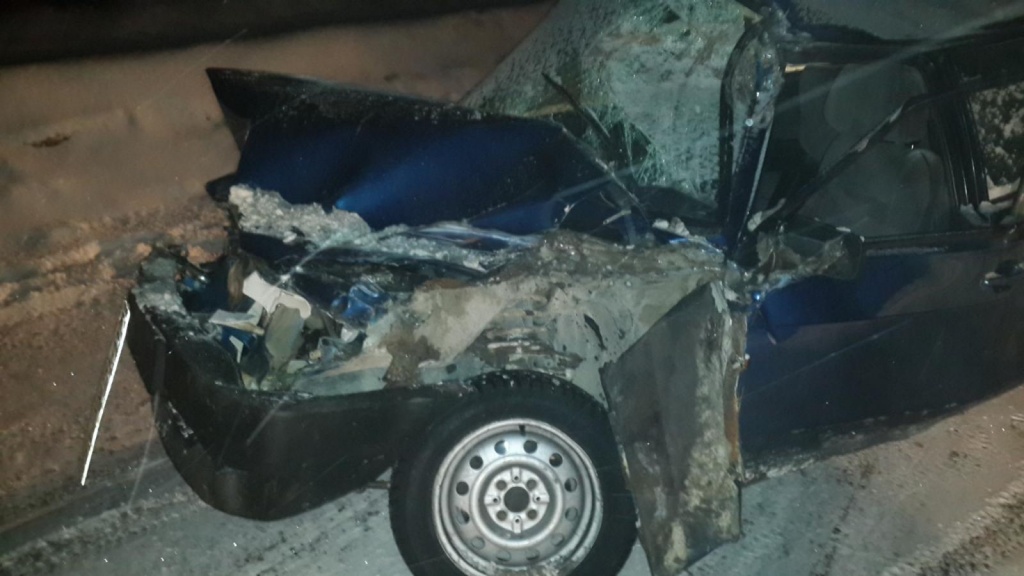 В Перми при столкновении ВАЗа и грузовика пострадал школьник