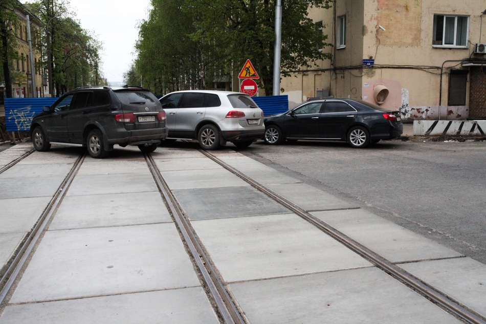 До 1 сентября движение трамваев по Горького будет восстановлено. Автомобили с путей начнут эвакуировать