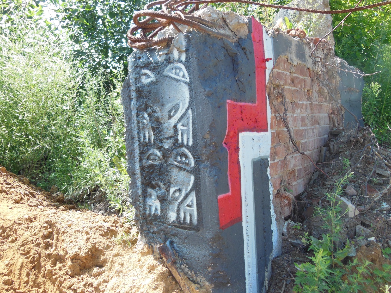В Перми появилось граффити с «красными человечками»