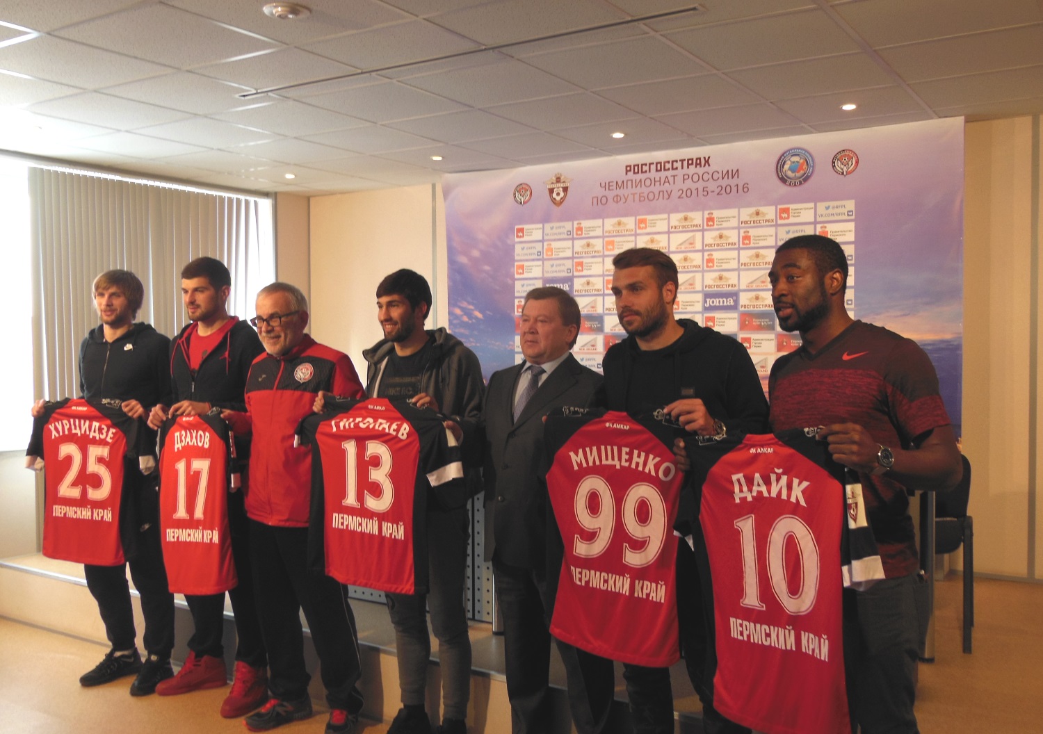 Кто на новеньких? «Амкар» представил «свежих» футболистов перед матчем с «Динамо»